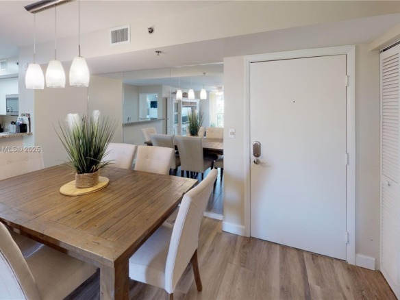 19701 E Country Club Dr # 5606, Aventura FL 33180 — #A10664418
