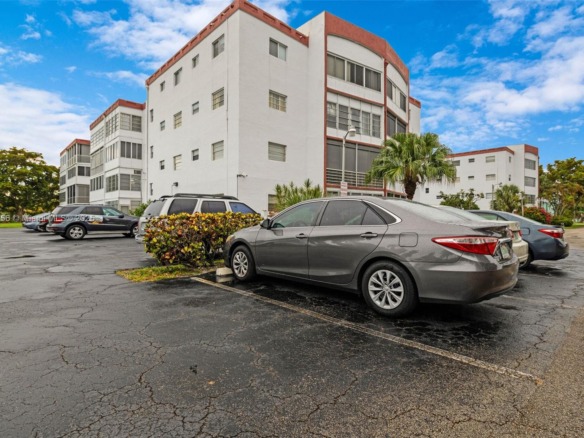 4000 NW 44th Ave # 205, Lauderdale Lakes FL 33319 — #A11722756