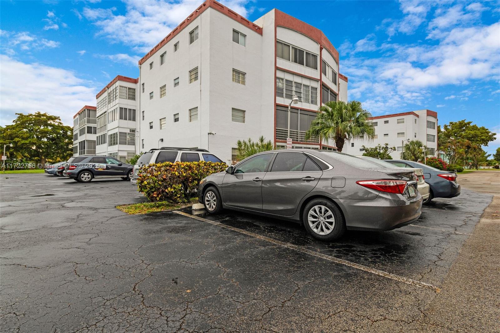 4000 NW 44th Ave # 205, Lauderdale Lakes FL 33319 — #A11722756