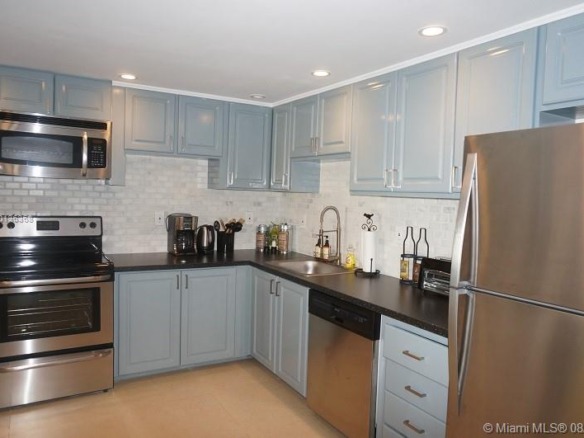 19370 COLLINS AV SEASONAL # 923, Sunny Isles Beach FL 33160 — #A10136368