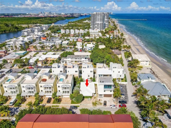 309 Oak St, Hollywood FL 33019 — #A10944641