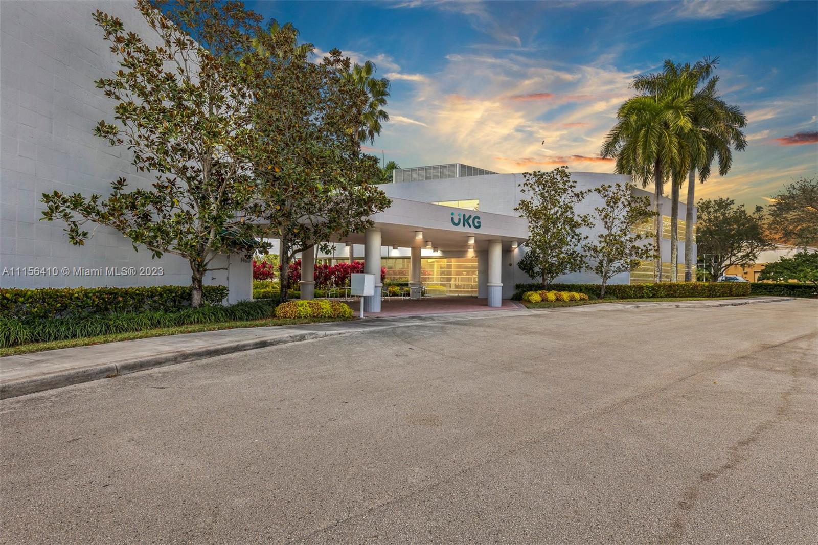 83dcefb7-459 1455 N Park Dr, Weston FL 33326 — #A11156410