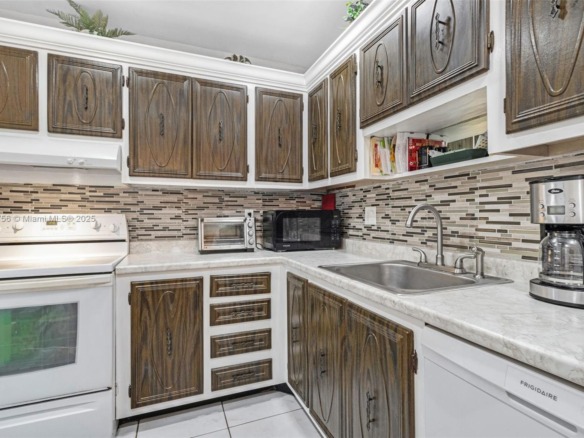 4000 NW 44th Ave # 205, Lauderdale Lakes FL 33319 — #A11722756