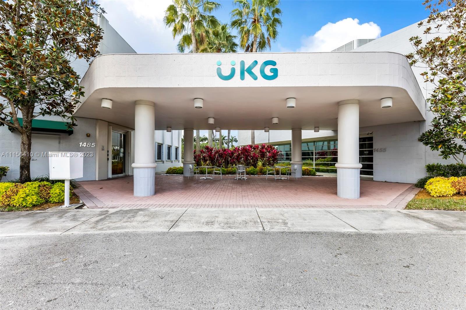 f3b61b38-372 1455 N Park Dr, Weston FL 33326 — #A11156410