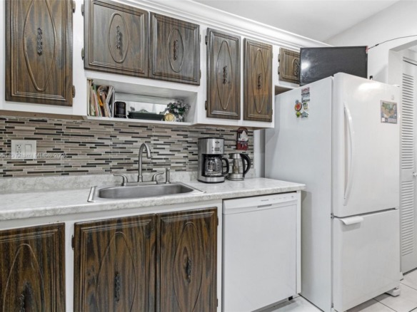 4000 NW 44th Ave # 205, Lauderdale Lakes FL 33319 — #A11722756